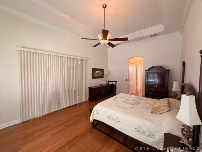 Building Photo - 403 NW Lyndhurst Ct