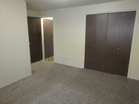 Building Photo - Updated, spacious one bedroom