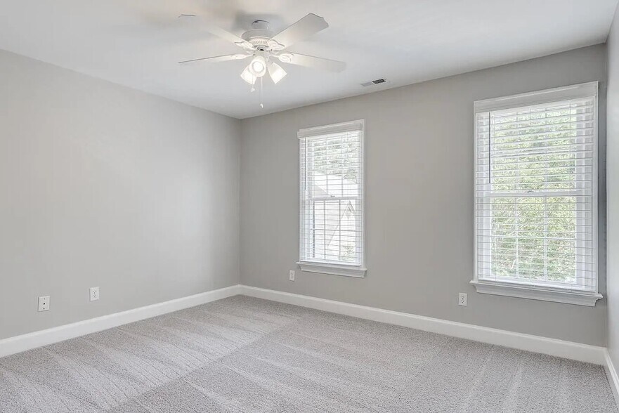 Building Photo - 125 Skylark Way