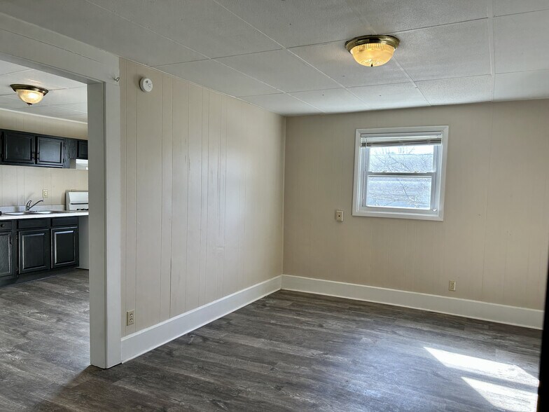 Living room - 321 W Hillside Dr