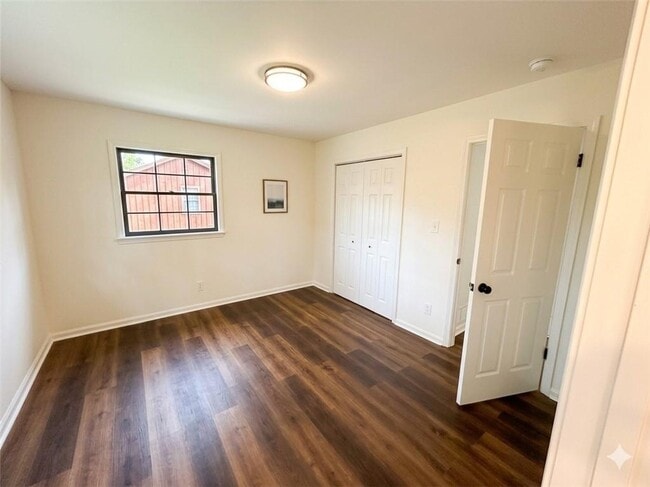 Building Photo - 3022 Hillwood Dr NW