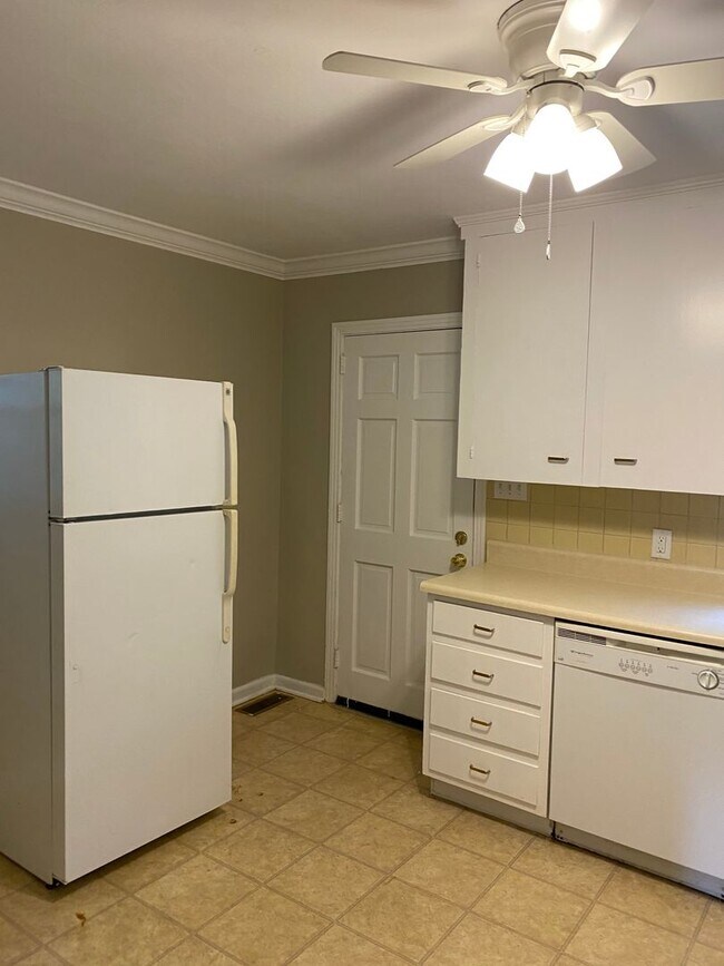 Building Photo - Adorable Brick Home in Betton Hills