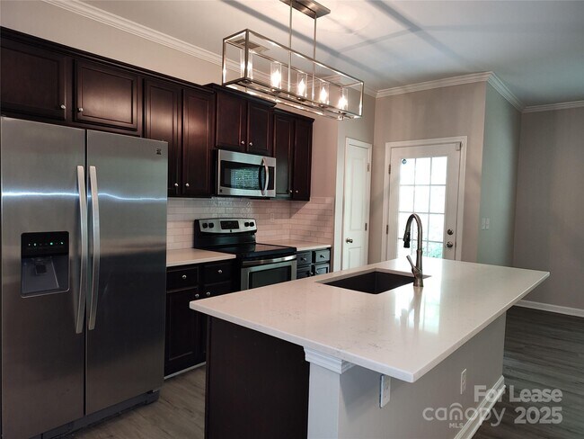 Building Photo - 4062 Queensbridge Rd