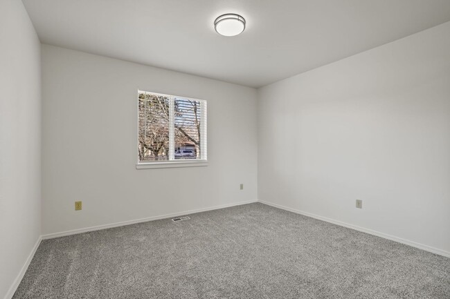 Building Photo - 3bd/2ba with Great Boise Location on Large Corner Lot