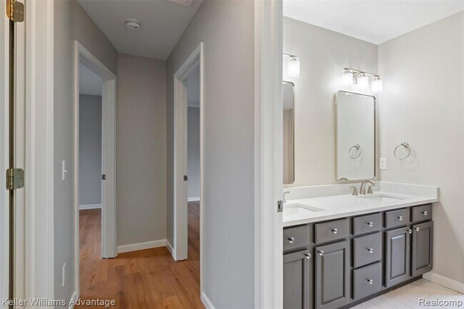 Building Photo - 33533 Rhonswood St