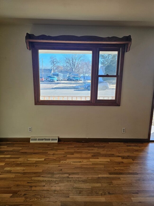 Building Photo - 909 Cale Ave