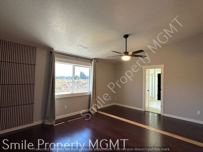 Building Photo - 4524 SE Oakhurst St