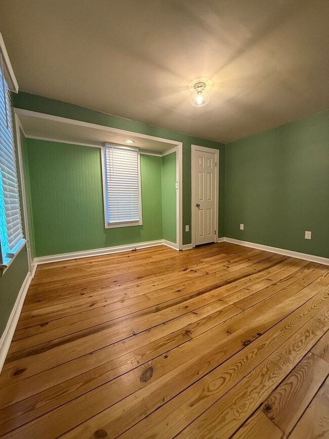 Building Photo - 960 Maple St