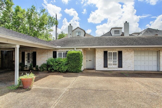 Building Photo - 6015 Valley Forge Dr