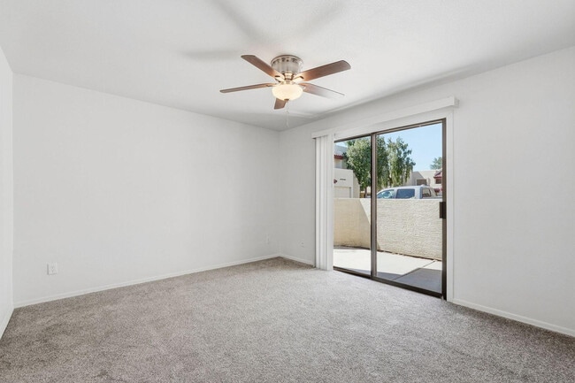 Building Photo - 2020 W Union Hills Dr