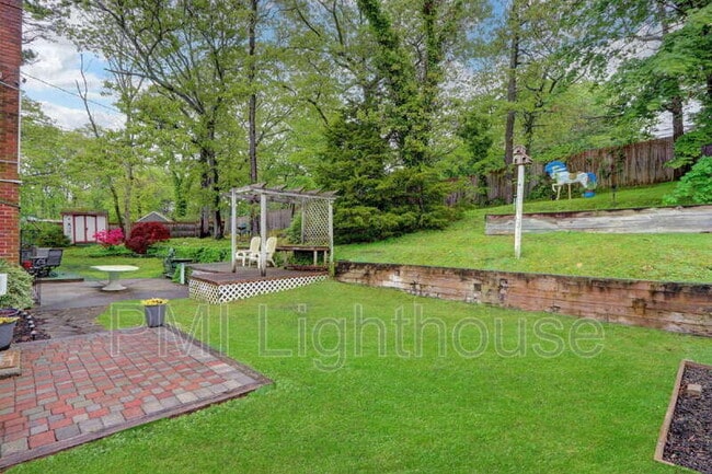 Building Photo - 17 Rondell Ln