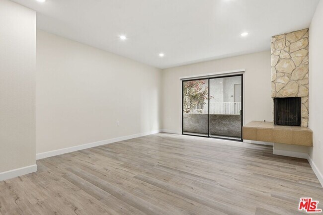 Building Photo - 1271 Stoner Ave