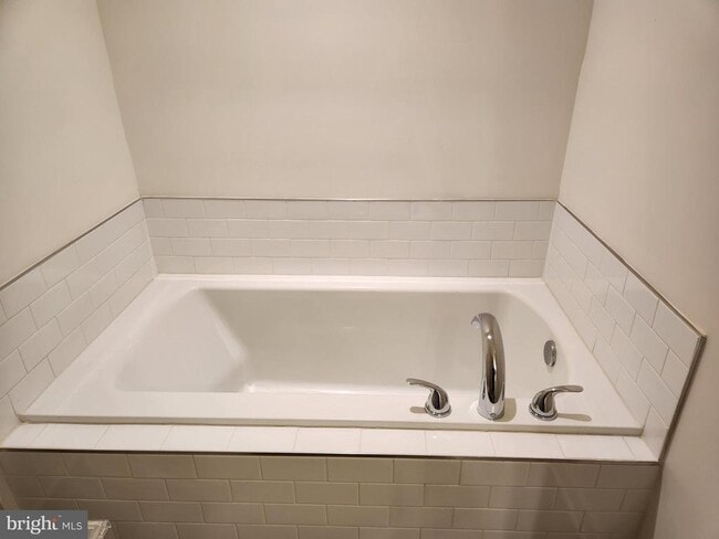 Building Photo - 24 Orch Grn Dr