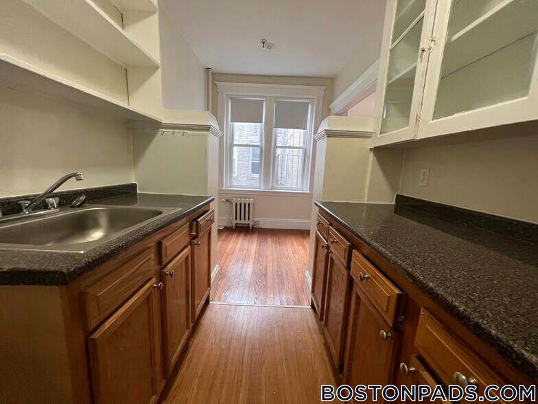 Primary Photo - 1167 Boylston St