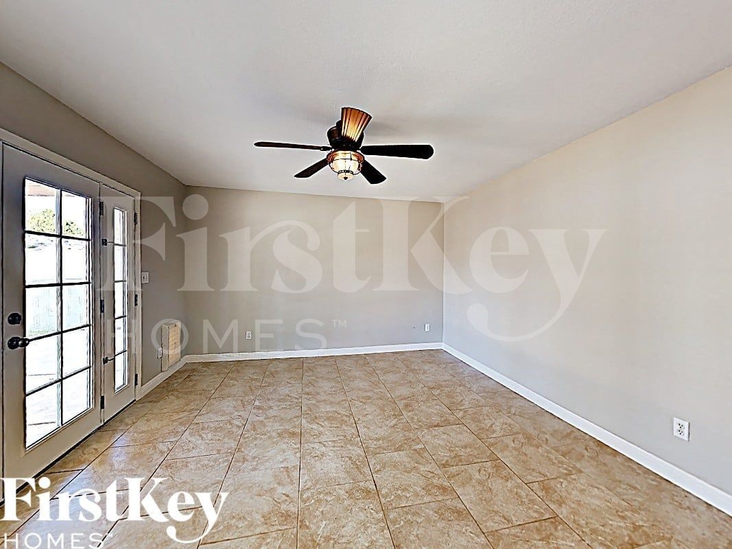 Building Photo - 5314 W Altadena Ave