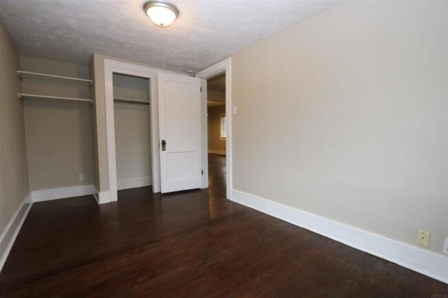 Building Photo - Updated 3 bedroom South Bend, IN Home