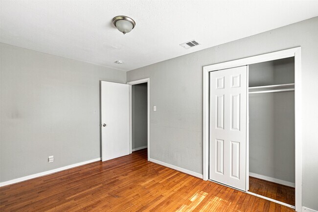 Building Photo - 509 Avenue J