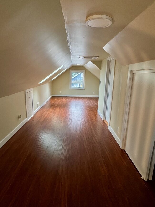 Building Photo - Updated 3BR Home w/ Huge Storage Basement – Prime Portland Location!