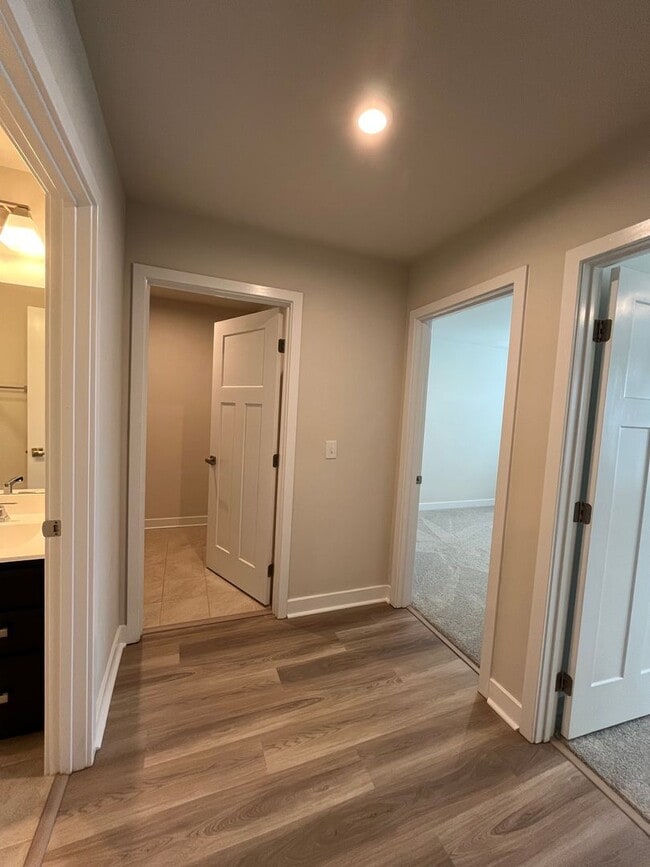 Building Photo - 3 Bed 2 Bath Townhome Located in Simpsonville