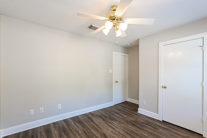 Building Photo - 21882 Pinewilde Ct