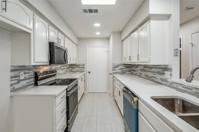 Building Photo - 8940 Thompson Cir