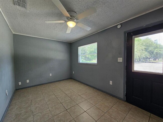 Building Photo - 945 Reynolds Rd