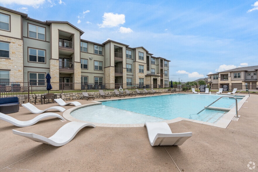 Pool - The Curve at Crescent Pointe