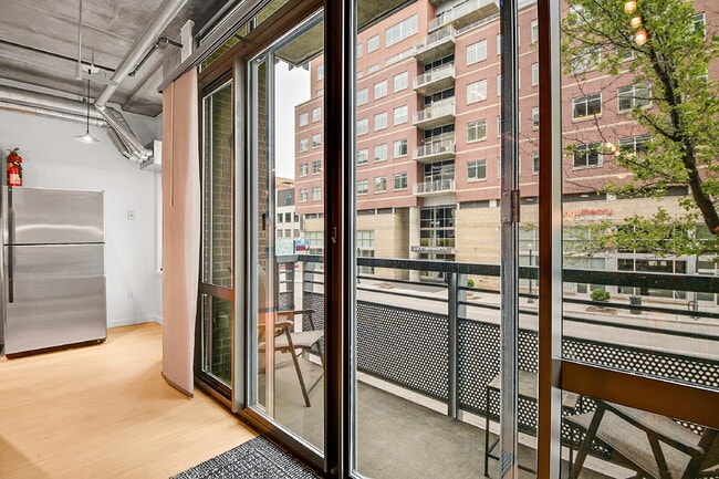 Building Photo - $1,850, 1 bed, 1.5 bath located in Denver ...
