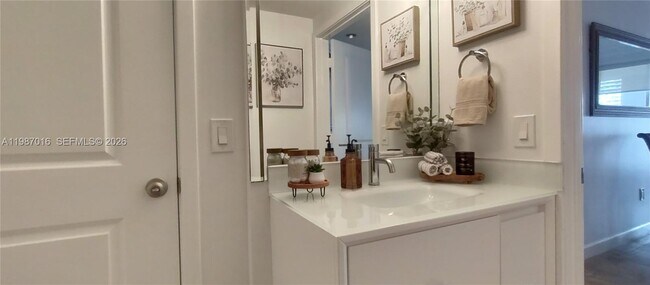 Building Photo - 170 SE 14th St