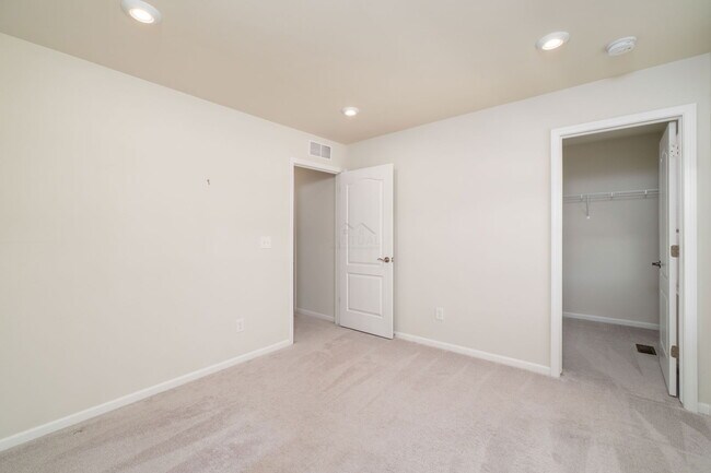 Building Photo - 22521 Woodbridge Ln