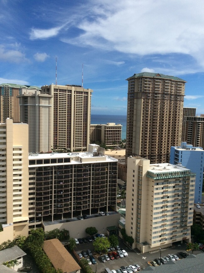 Building Photo - Chateau Waikiki