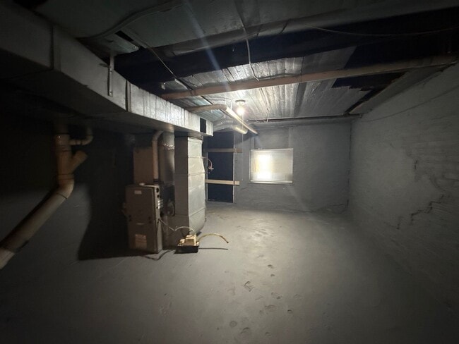 Building Photo - Three Bedroom Home In Baltimore City