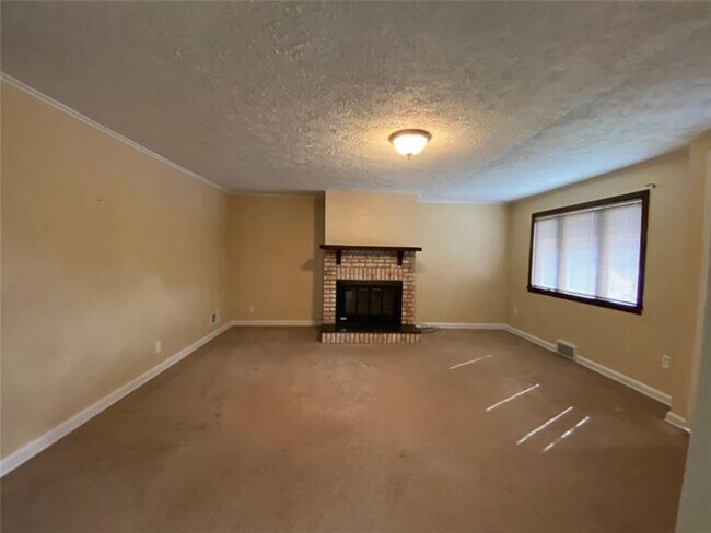 Building Photo - 2119 Swallow Hill Rd