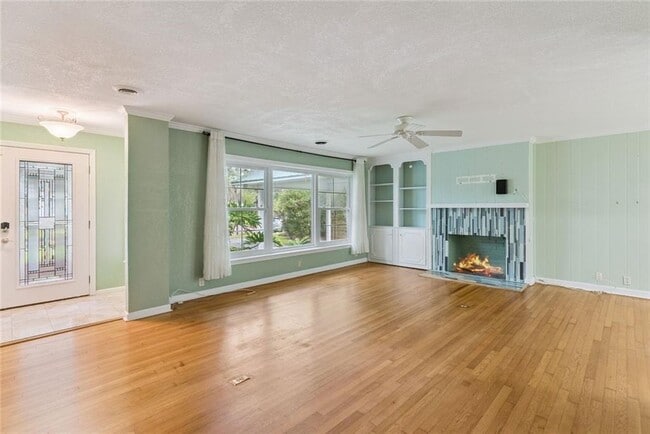 Building Photo - 1407 Sycamore Ave