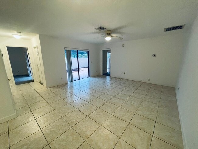 Building Photo - 4758 Sunny Palm Cir