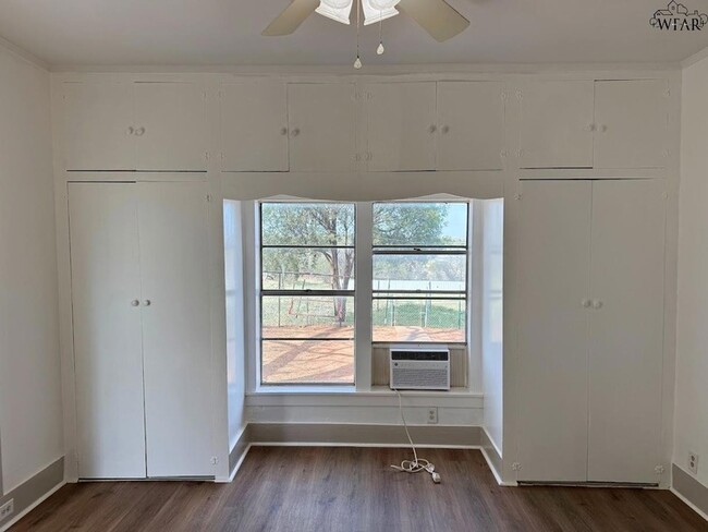 Building Photo - 1810 7th St