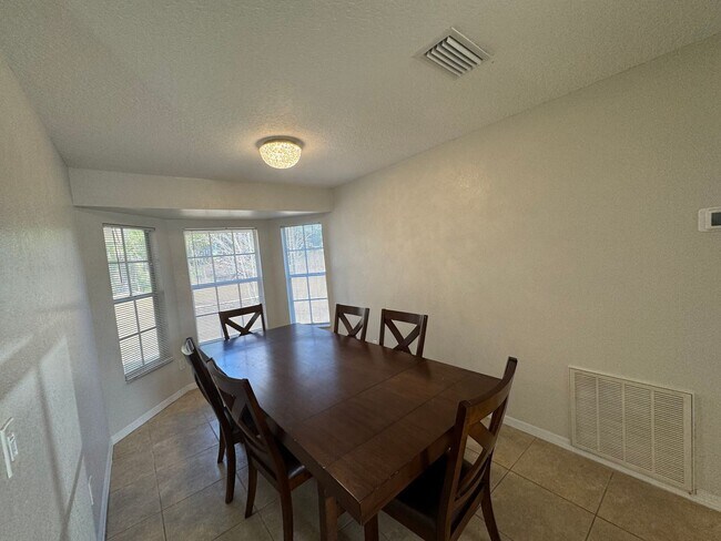 Building Photo - Spacious 3/2 Home with Screened Patio and Large Yard *Lawn Care Included!*