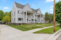 Building Photo - Colonial Manor