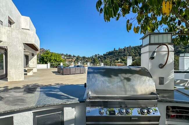 Building Photo - 11470 Dona Evita Dr