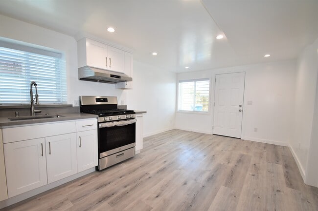 Building Photo - 187 Camelia Dr