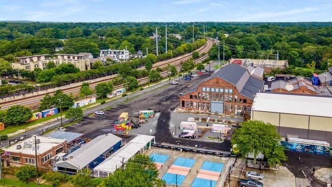 Building Photo - 112 Rogers St NE