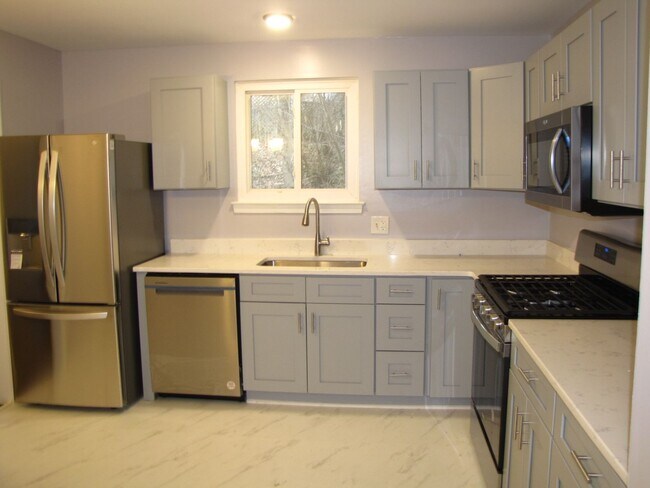 Building Photo - Renovated 4 level single family home in Ki...