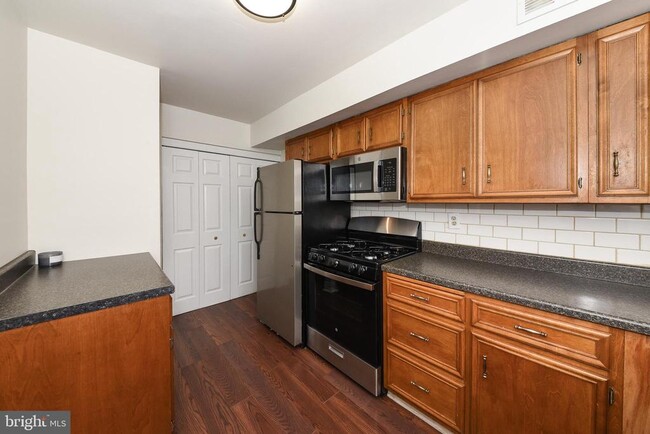 Building Photo - 7601 Crittenden St