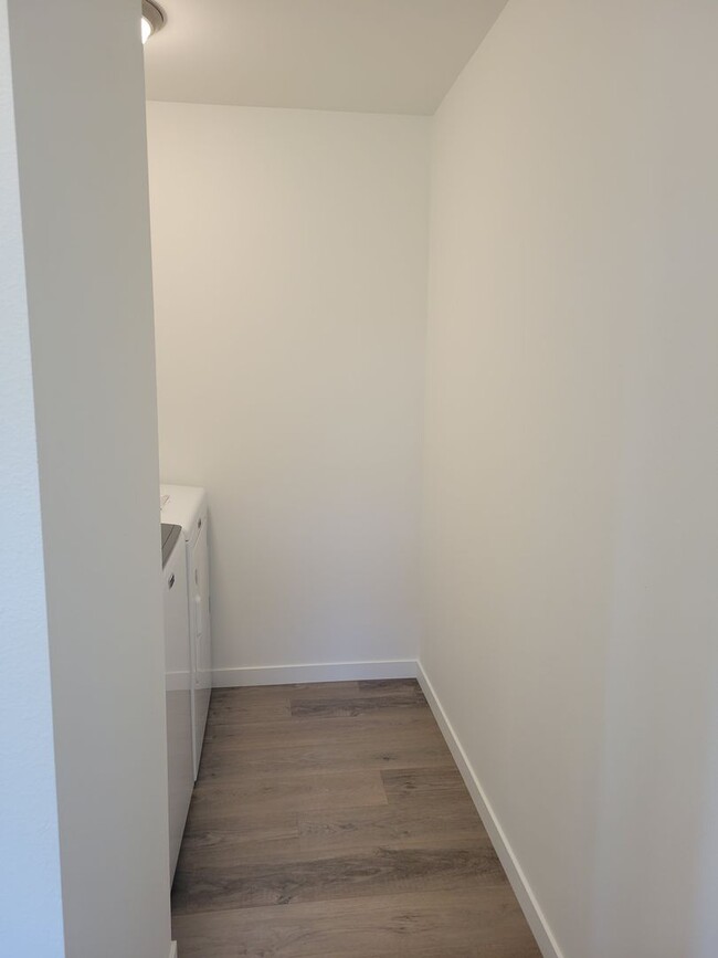 Building Photo - Beautiful 3 Bedroom Home