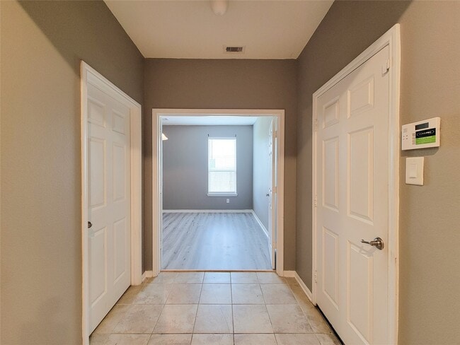 Building Photo - 14202 Persimmon Woods Dr