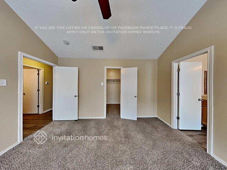 Building Photo - 2306 Lakeshore Ln