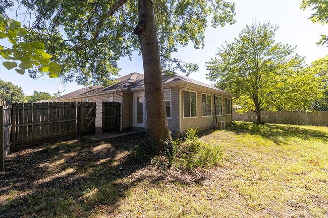 Building Photo - 1404 Jean Rae Dr