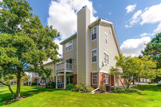 Building Photo - 1432 Hampshire Ct