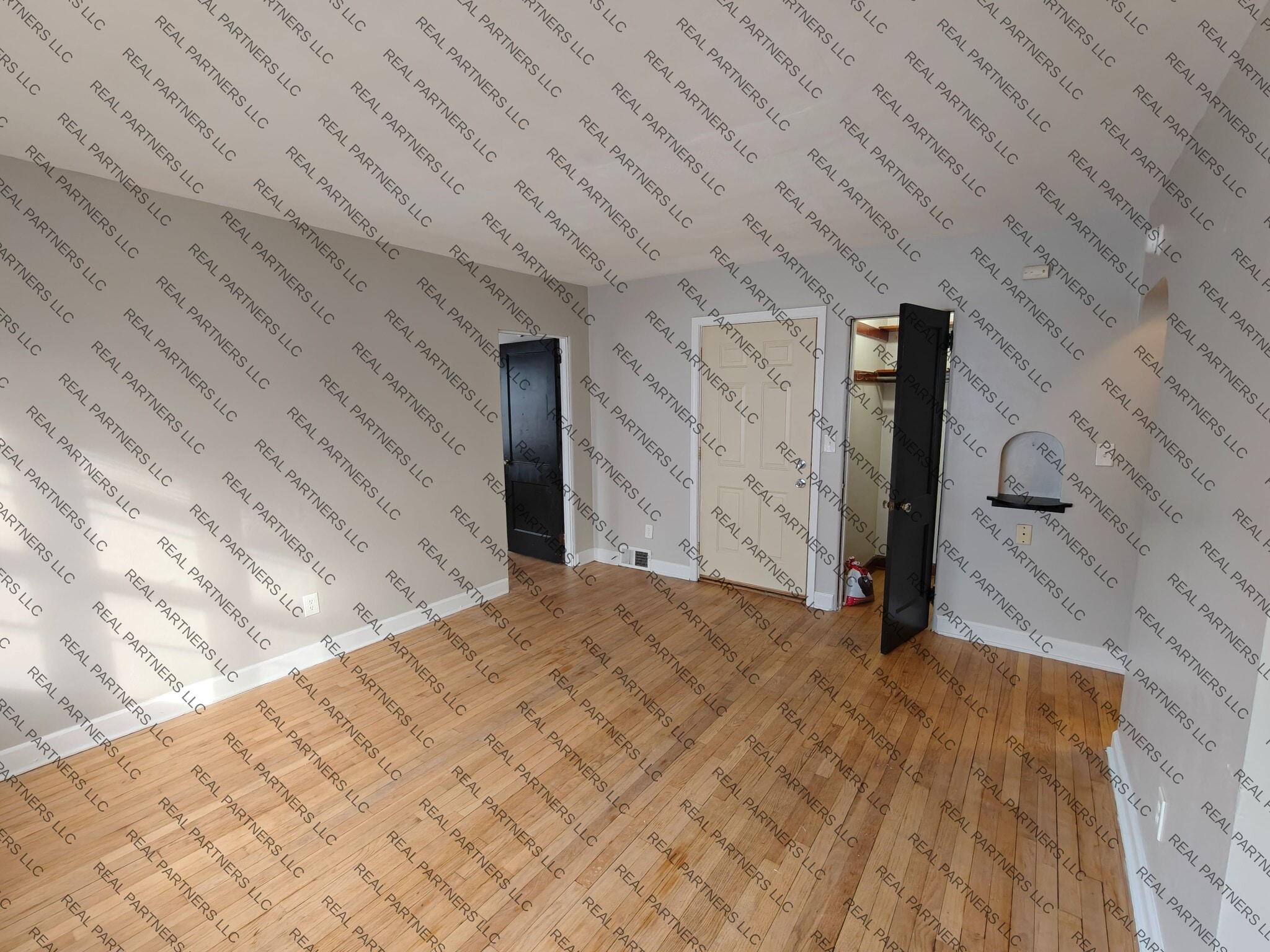 Building Photo - 417 W 14th St