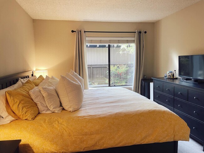 Master Bedroom - 3349 Brittan Ave